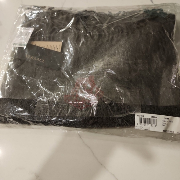 Authentic Versace wool scarf *NWT - Picture 7 of 7